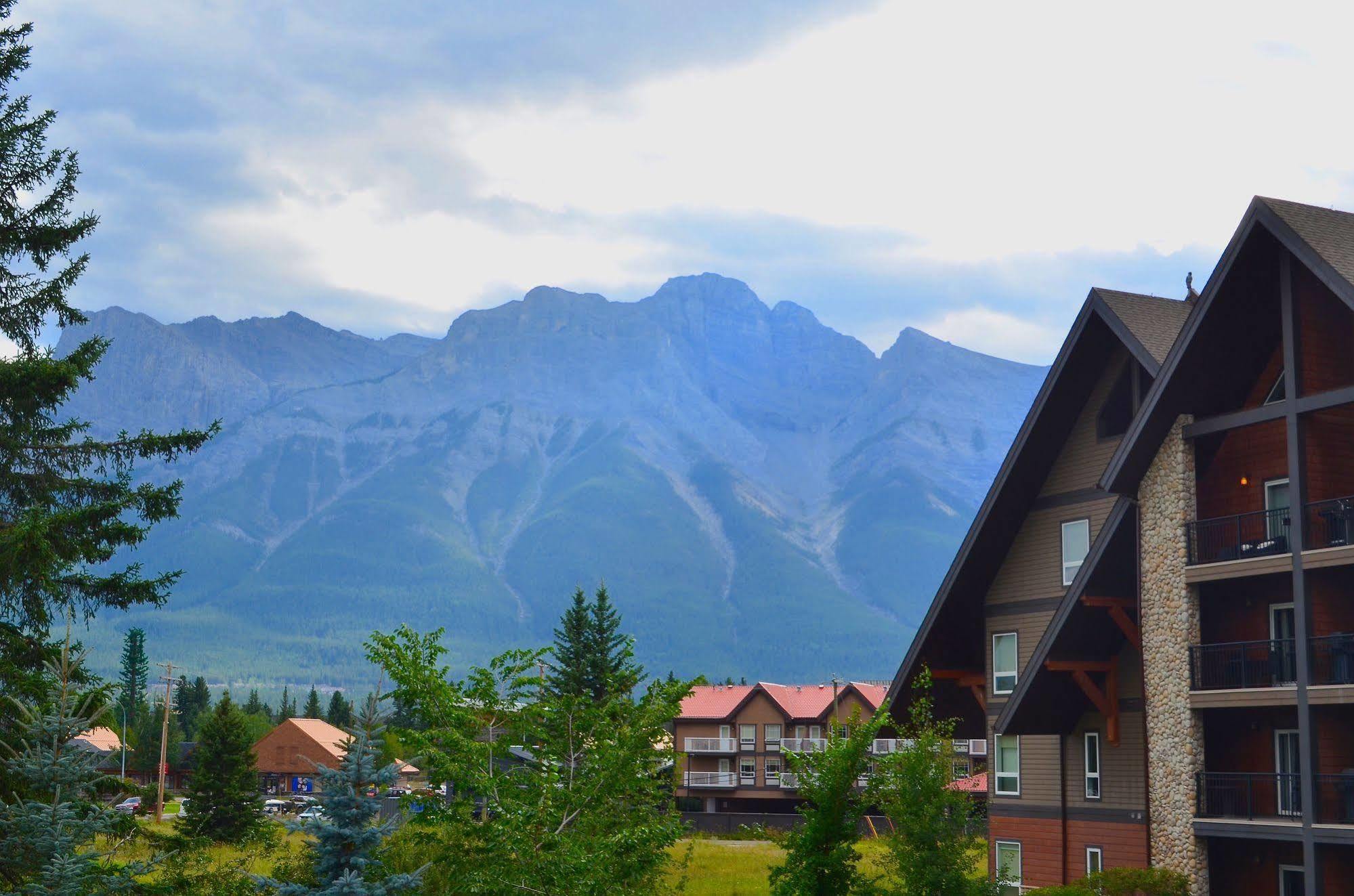 Paradise Resort Club And Spa Canmore Exterior foto